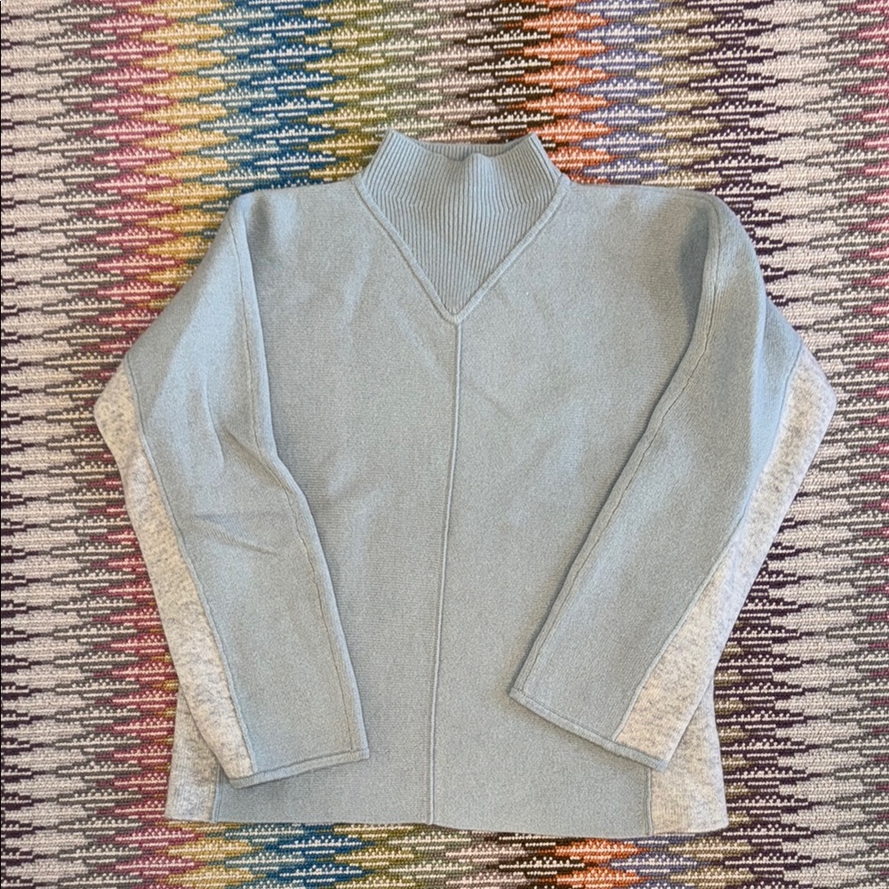 Club Monaco cashmere beautiful sweater. Worn once. size M